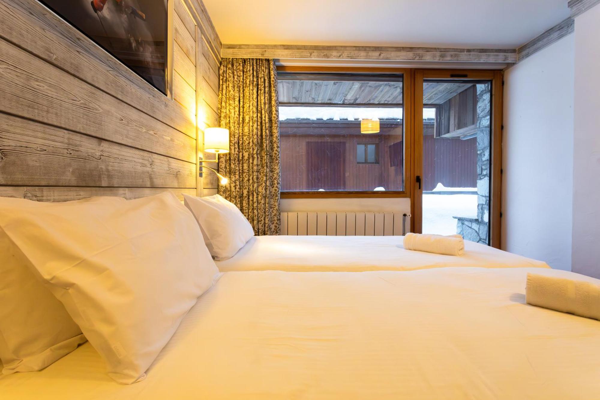 Hotel L'Aiguille Percee Тин Екстериор снимка