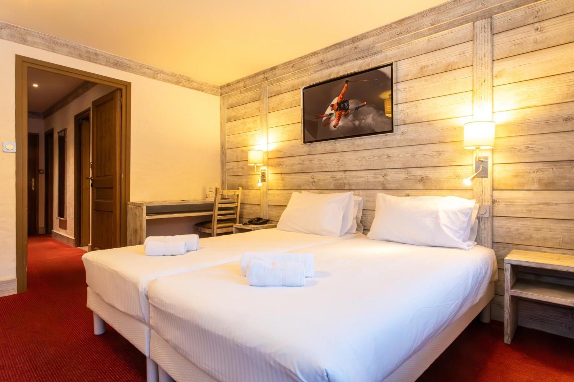 Hotel L'Aiguille Percee Тин Екстериор снимка