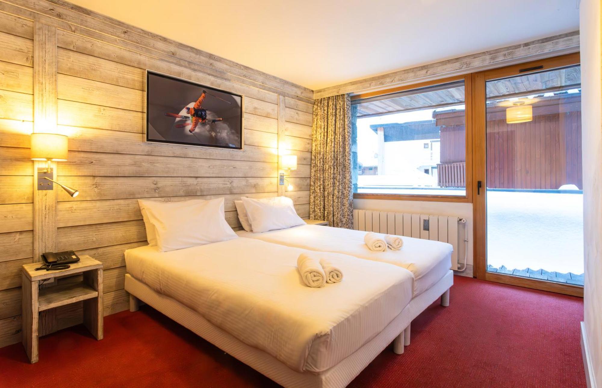 Hotel L'Aiguille Percee Тин Екстериор снимка