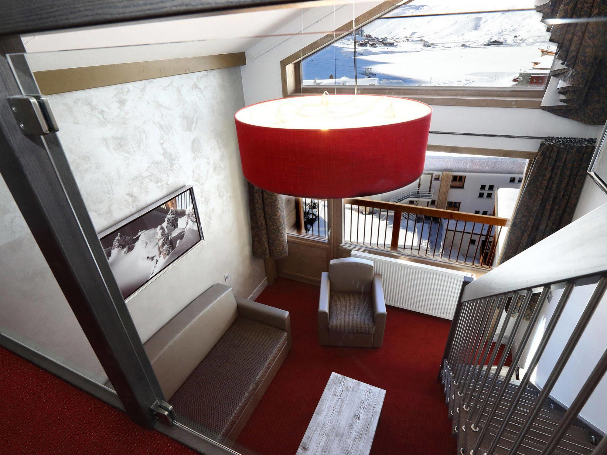 Hotel L'Aiguille Percee Тин Екстериор снимка
